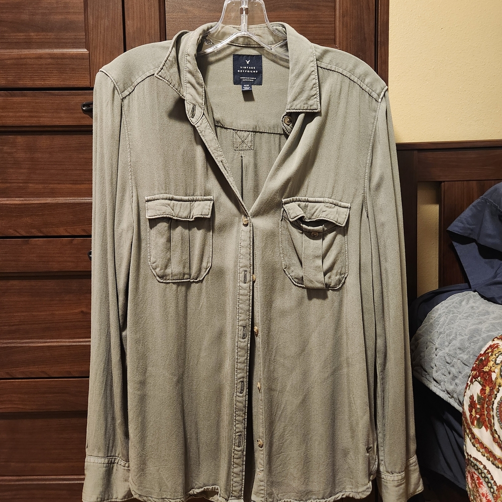 American Eagle Outfitters Olive Button Down Shirt